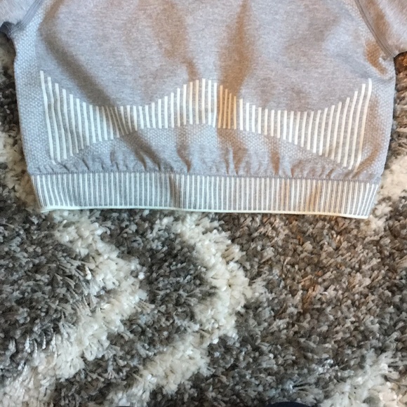 Gymshark Amplify Seamless long sleeve crop top Size S - Picture 3 of 6